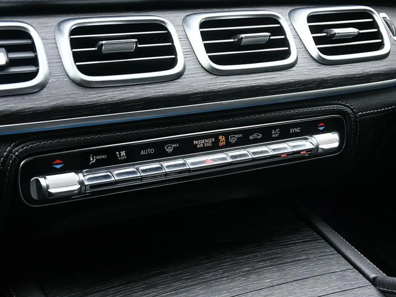 Mercedes-Benz GLE снимка Mercedes-Benz GLE
