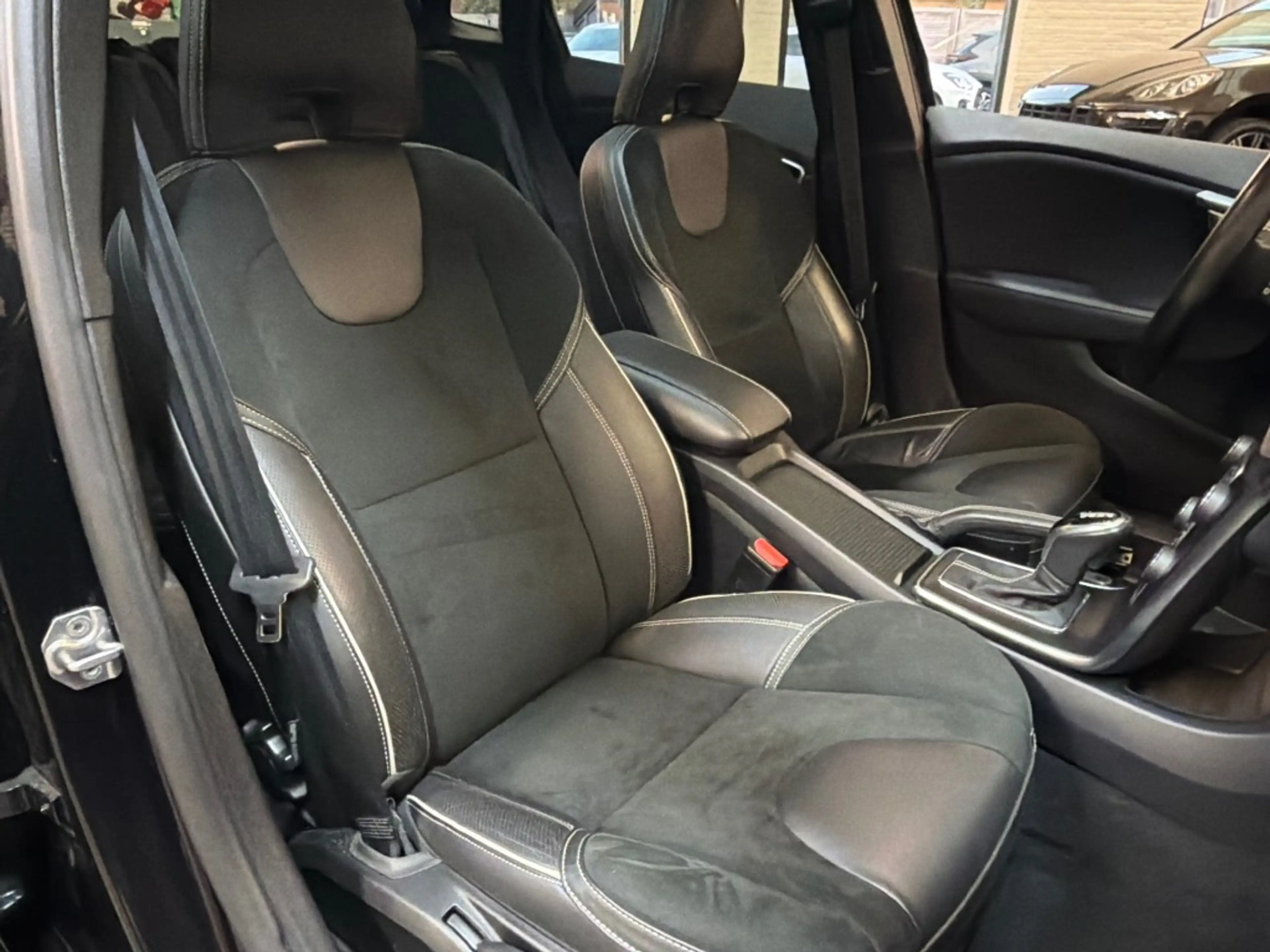 Volvo V40 1.5 T3 R-Design Nap Panodak Clima Navi Cruise Trek — photo 15