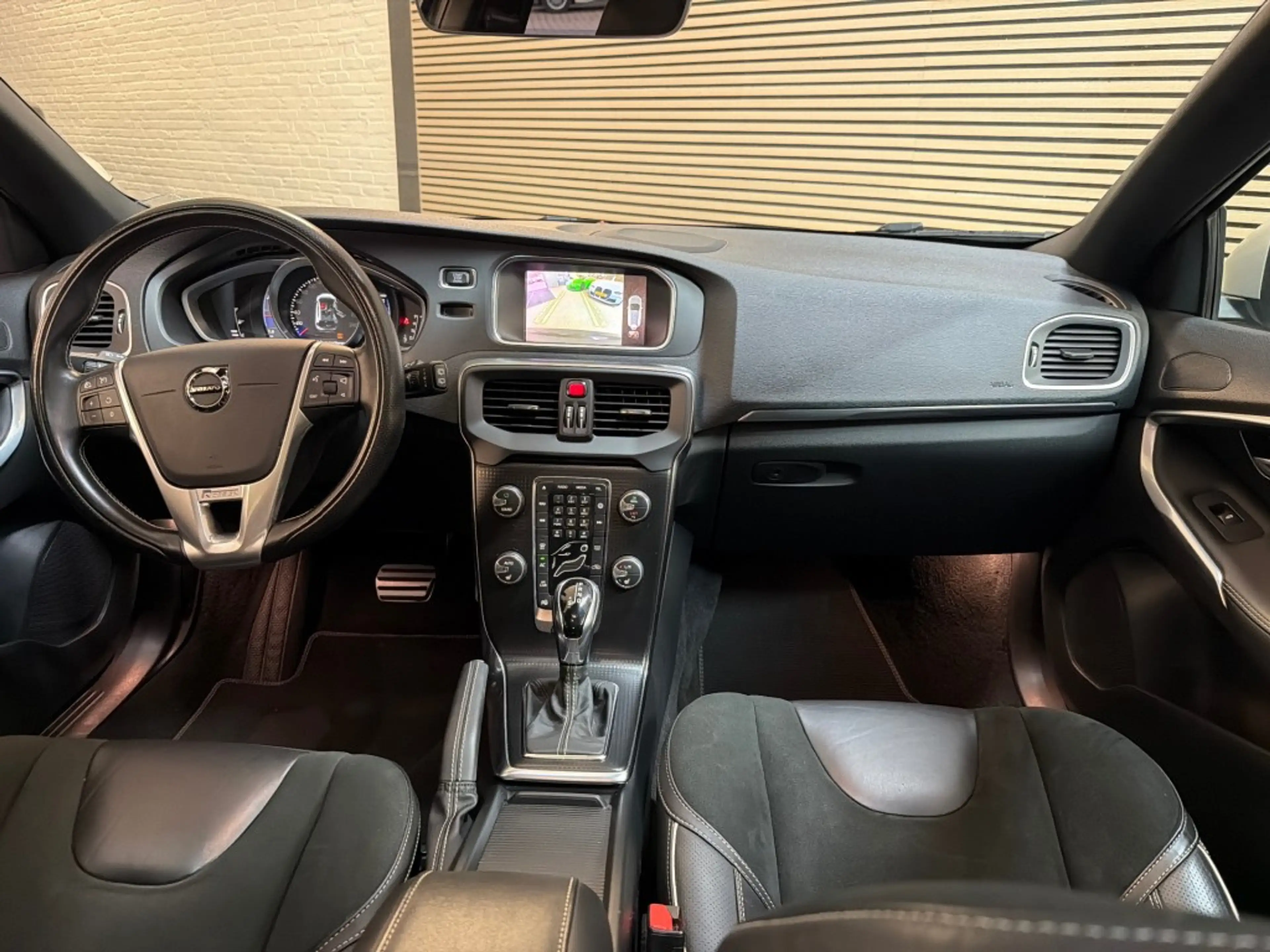 Volvo V40 1.5 T3 R-Design Nap Panodak Clima Navi Cruise Trek — photo 14