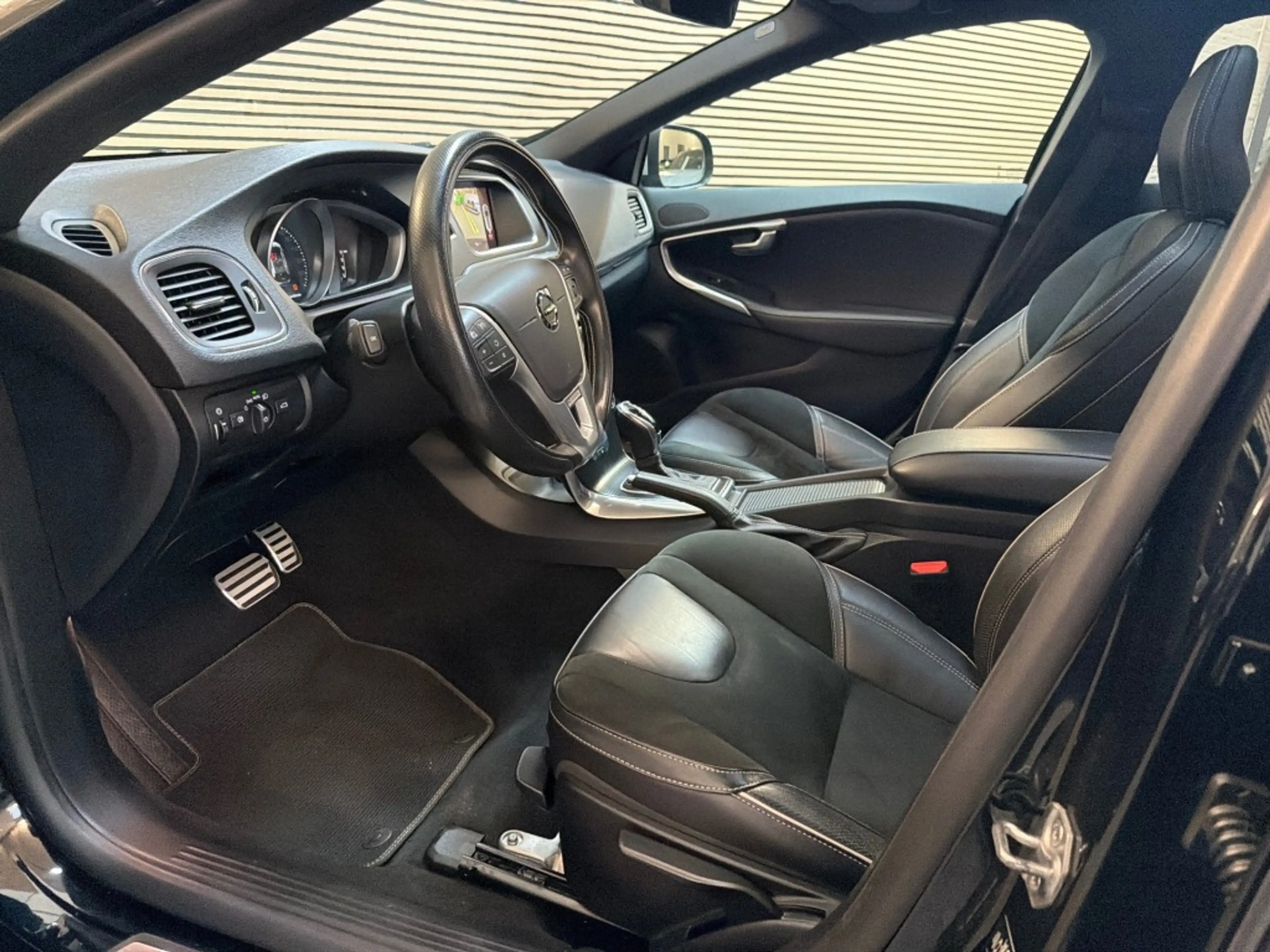 Volvo V40 1.5 T3 R-Design Nap Panodak Clima Navi Cruise Trek — photo 12