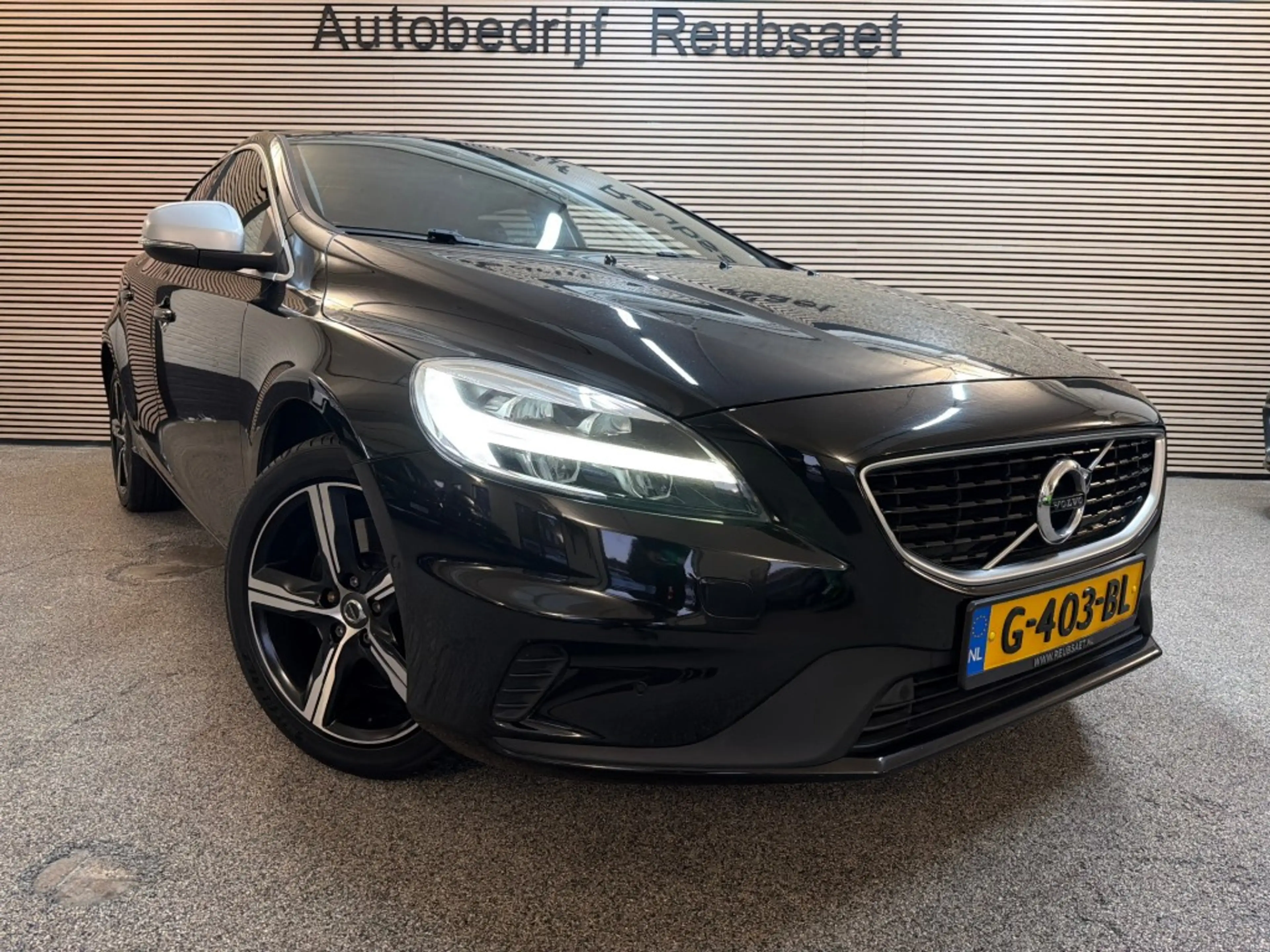 Volvo V40 1.5 T3 R-Design Nap Panodak Clima Navi Cruise Trek