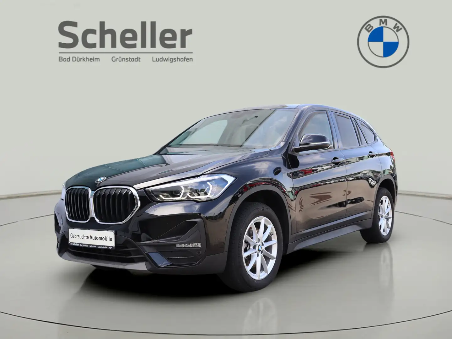 BMW X1 sDrive18d Advantage HiFi DAB LED RFK Navi Zwart - 1