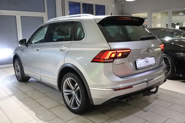 Volkswagen Tiguan view 4