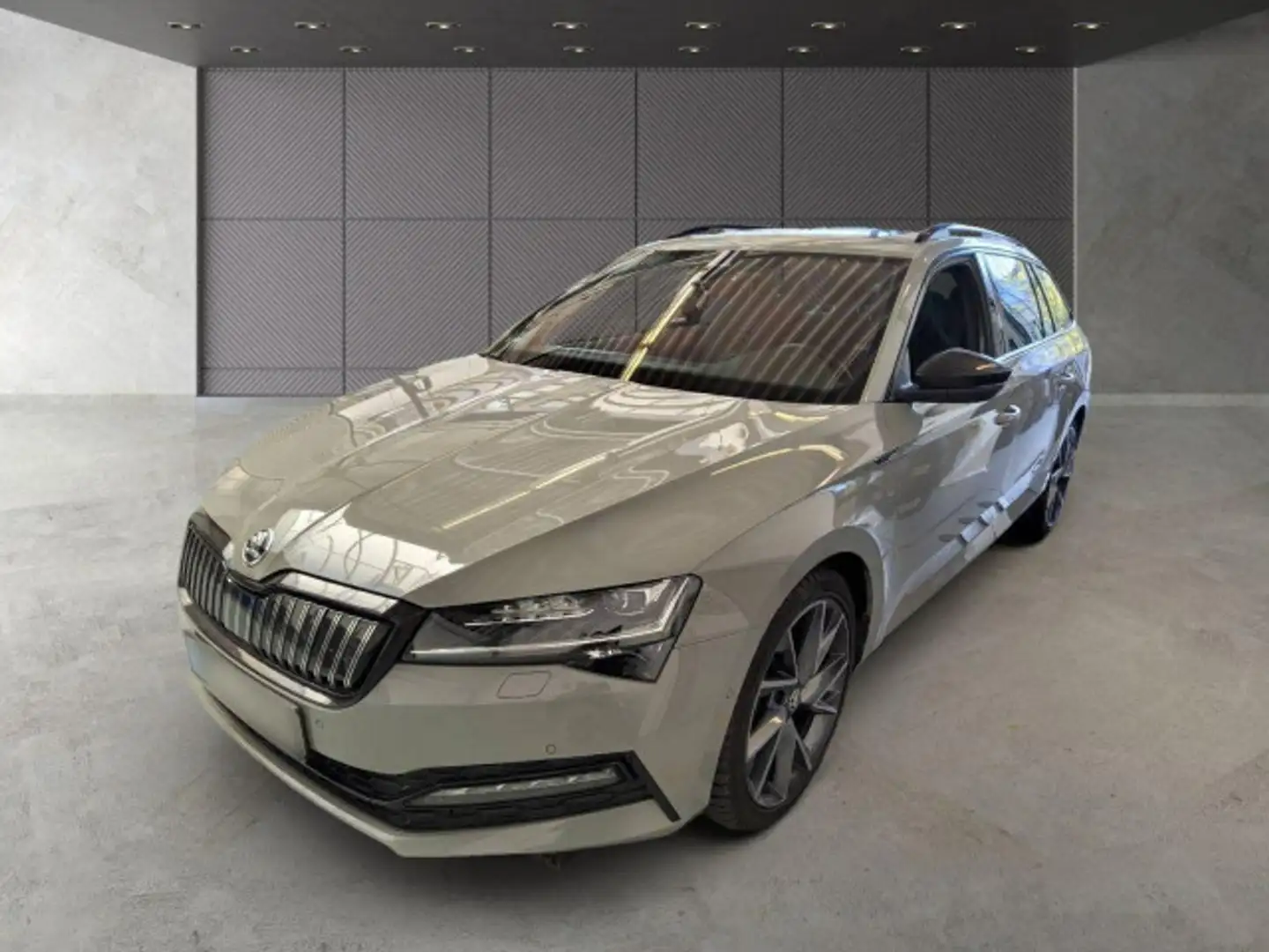 Skoda Superb iV Combi Sportline 1.4TSI DSG Pano AHK VC Grau - 1