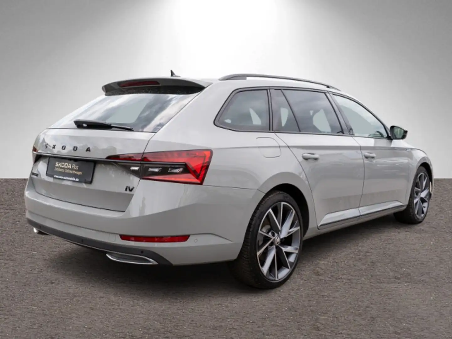 Skoda Superb iV Combi Sportline 1.4TSI DSG Pano AHK VC Gris - 2