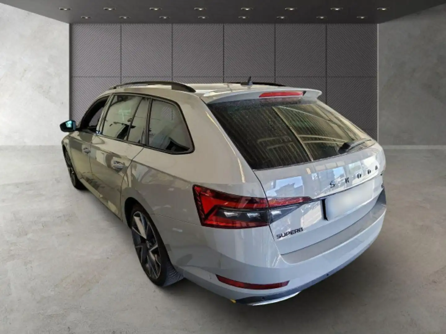 Skoda Superb iV Combi Sportline 1.4TSI DSG Pano AHK VC Grau - 2