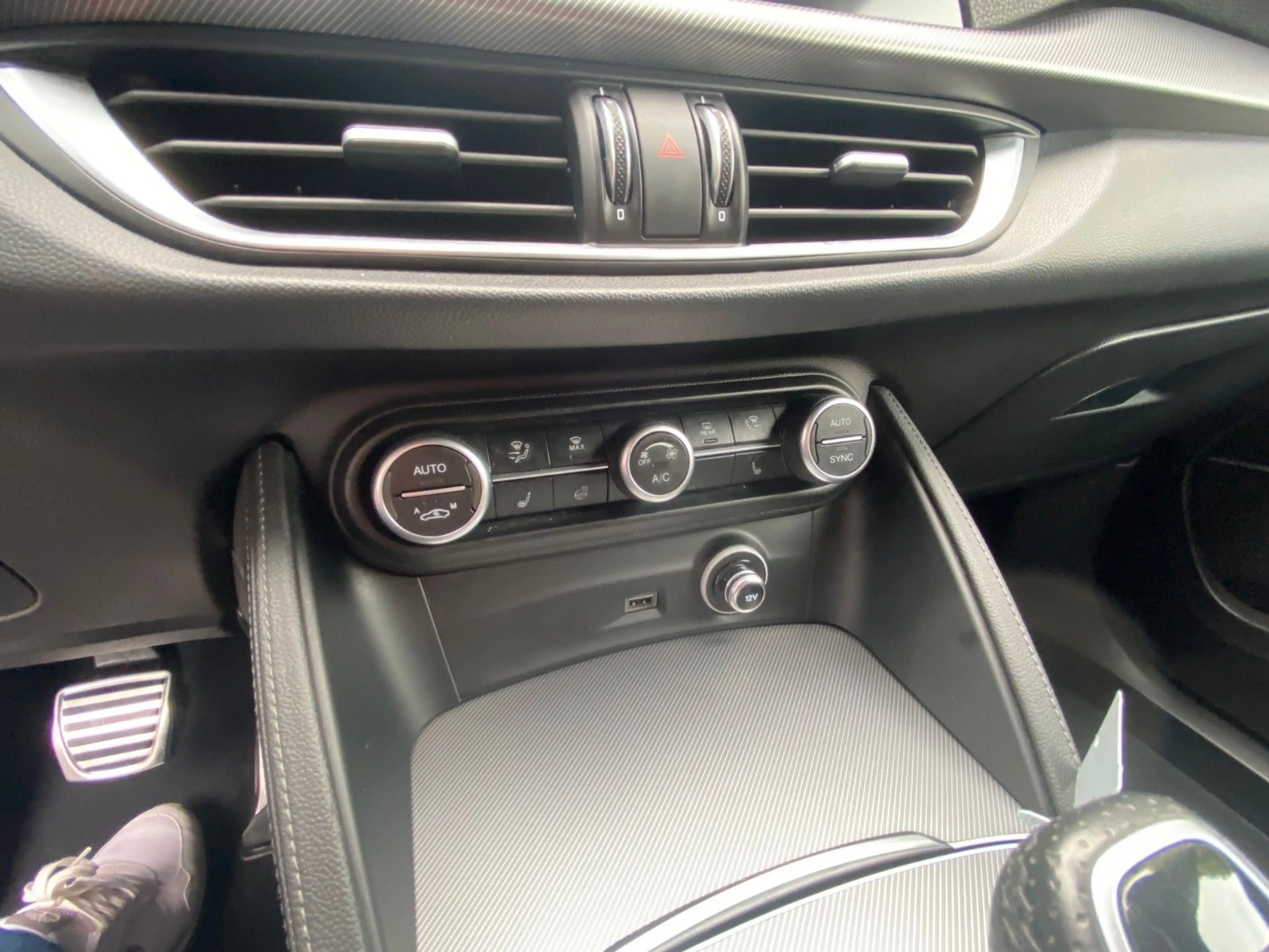 Alfa Romeo Stelvio Veloce Q4 — photo 16