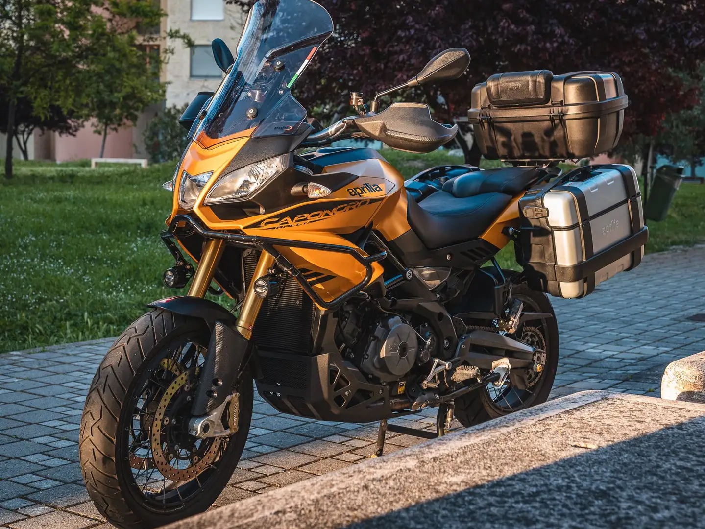Aprilia Caponord 1200 Rally ABS (2015) Žlutá - 1