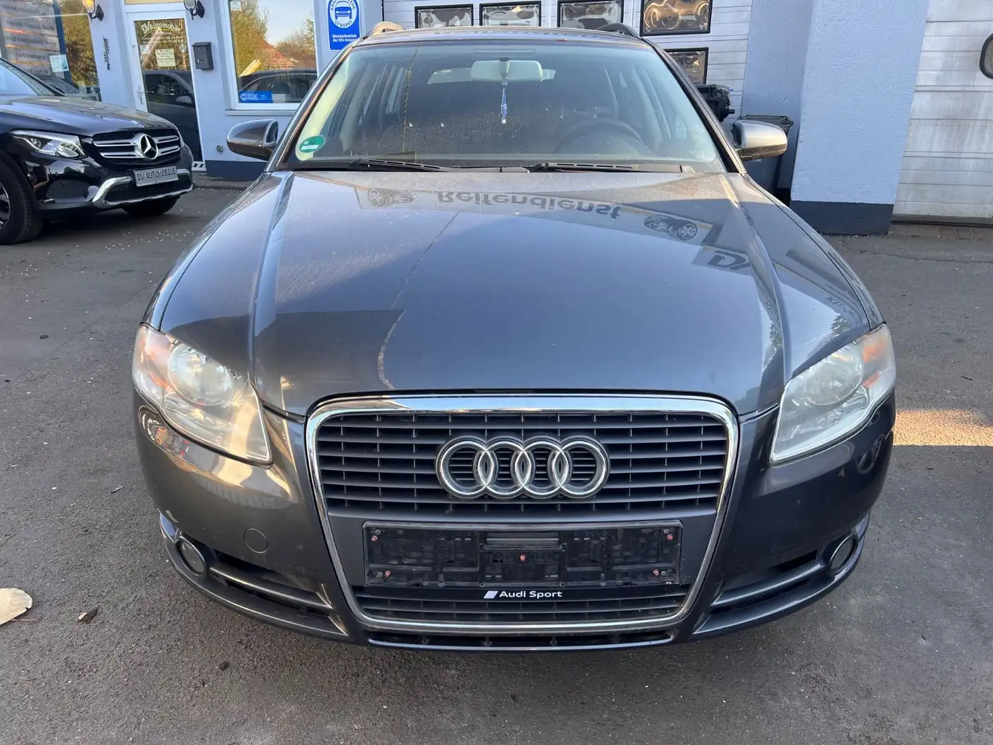 Audi A4 Avant 2.0 TFSI Grau - 2