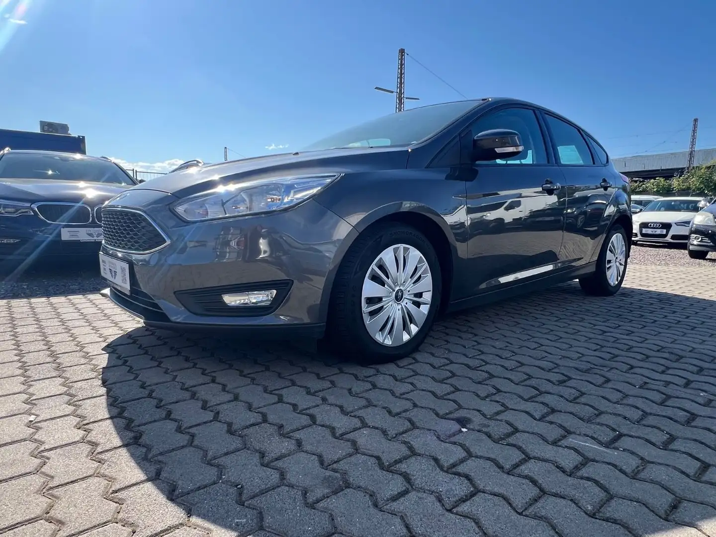 Ford Focus Lim. Trend Gris - 2