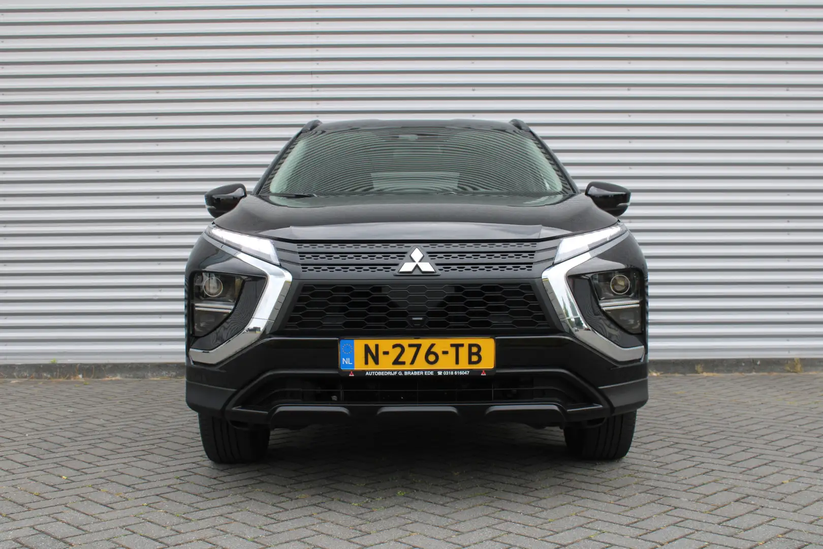 Mitsubishi Eclipse Cross 2.4 PHEV Intense | 18" LM | Airco | Cruise | Camer Zwart - 2