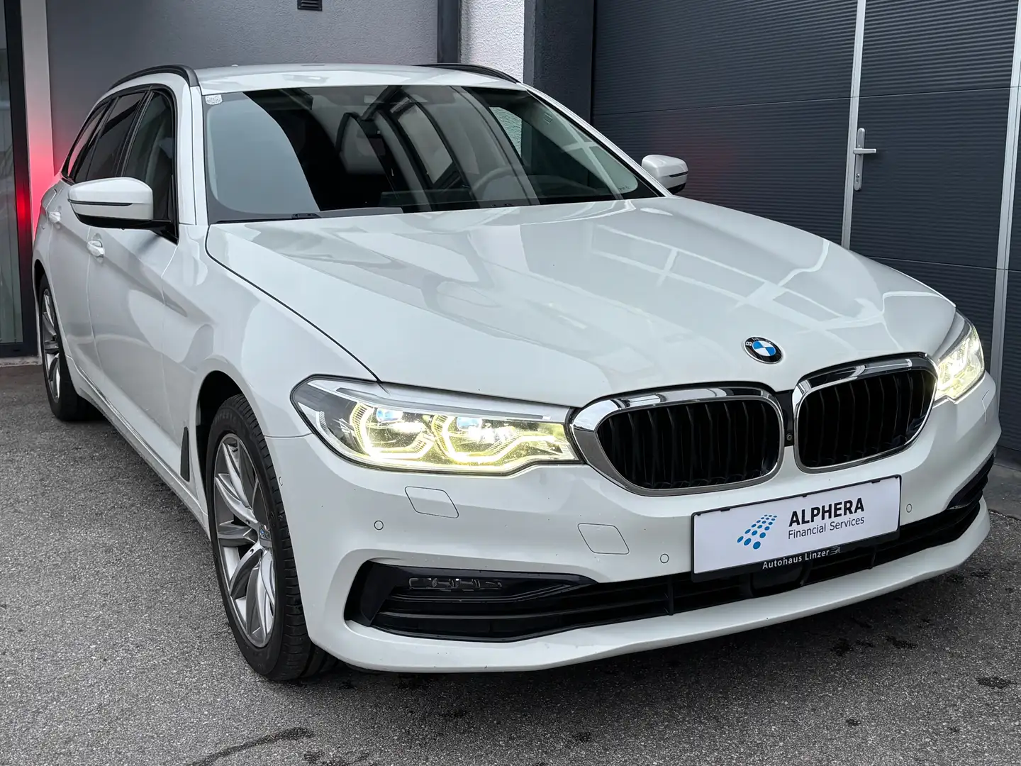 BMW 520 d aut. xDrive Sport Line *INDIVIDUAL*ACC*LED*CAM360°*HUD*MEMO*NightVision*STANDHEIZUNG*VIRIT* Weiß - 2