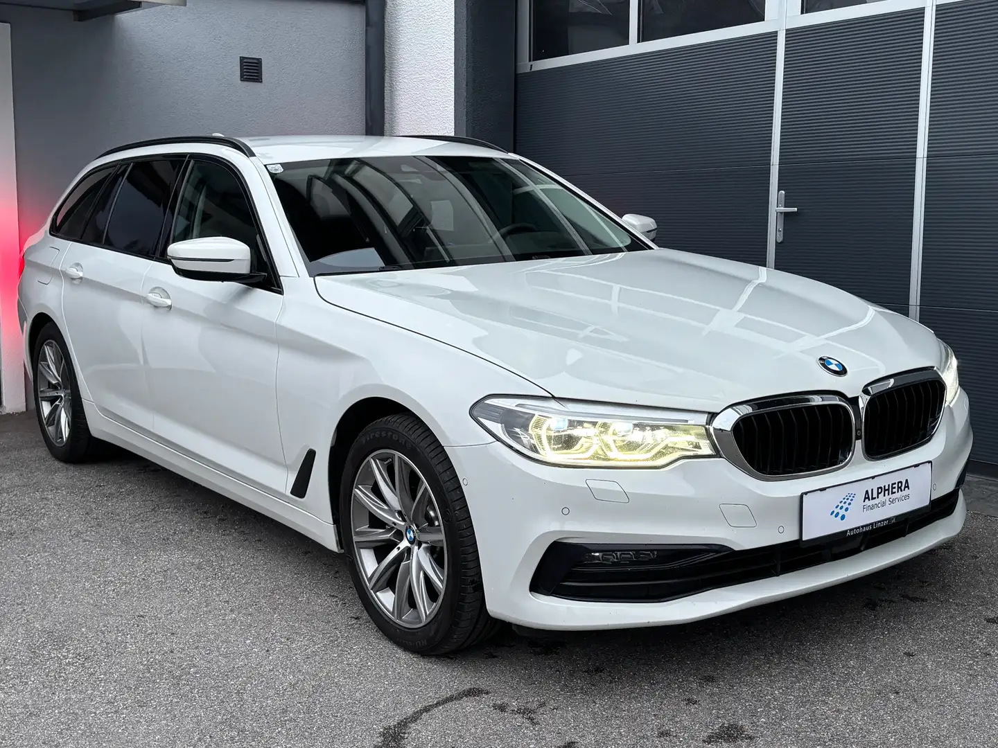BMW 520 d aut. xDrive Sport Line *INDIVIDUAL*ACC*LED*CAM360°*HUD*MEMO*NightVision*STANDHEIZUNG*VIRIT* Weiß - 1