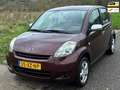 Daihatsu Sirion 2 1.3-16V Prestige Airco Electric pakket Audio/CD Rot - thumbnail 1