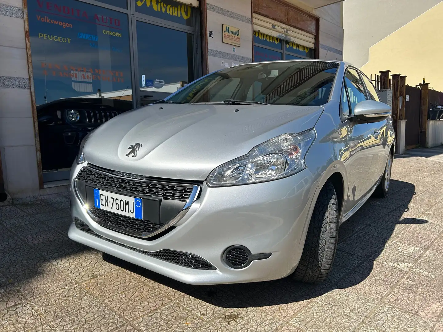 Peugeot 208 5p 1.4 hdi 8v Allure Gris - 1