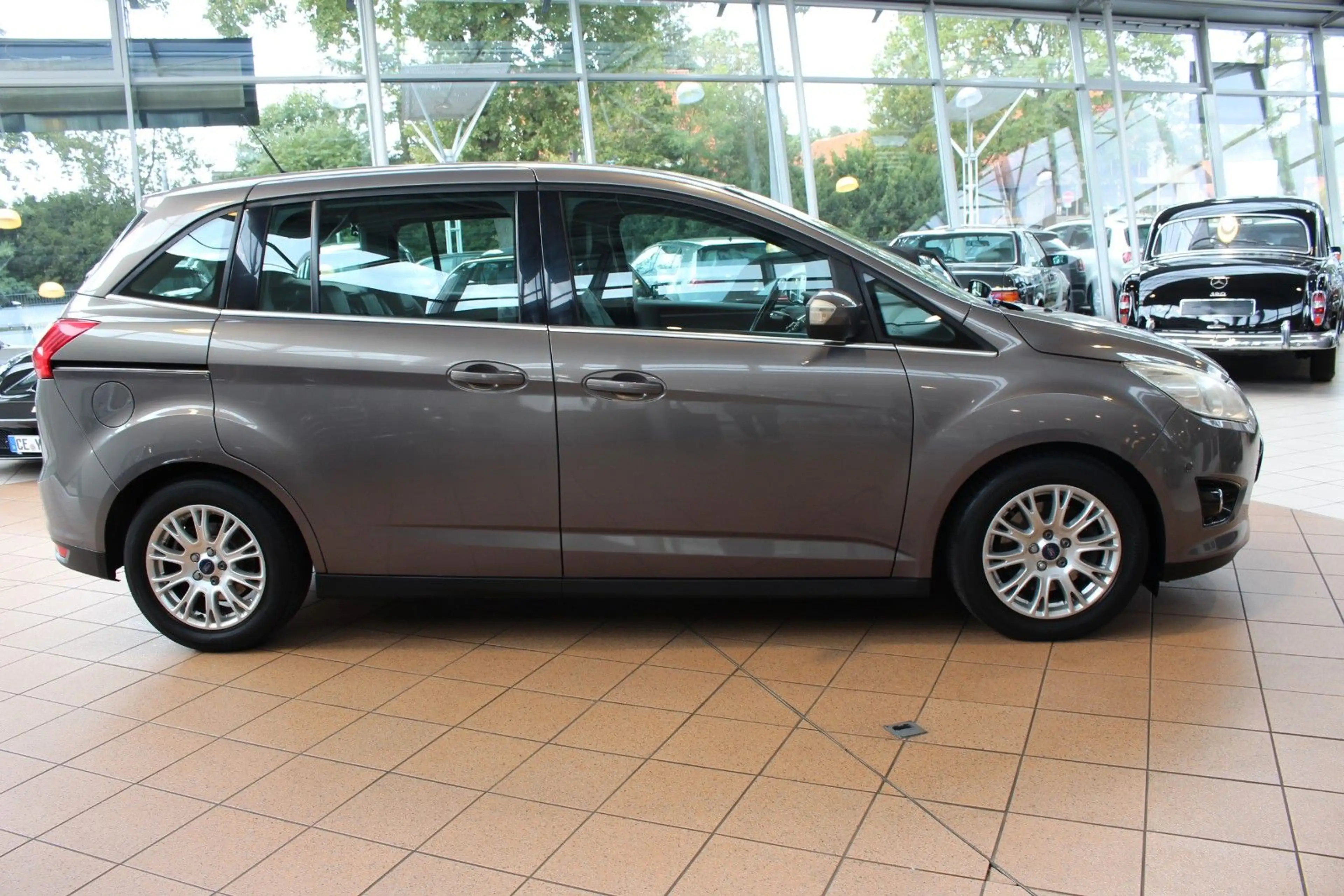 Ford Grand C-Max Grand C-MAX Titanium+Cam+PDC+AHK+SHZ — photo 6