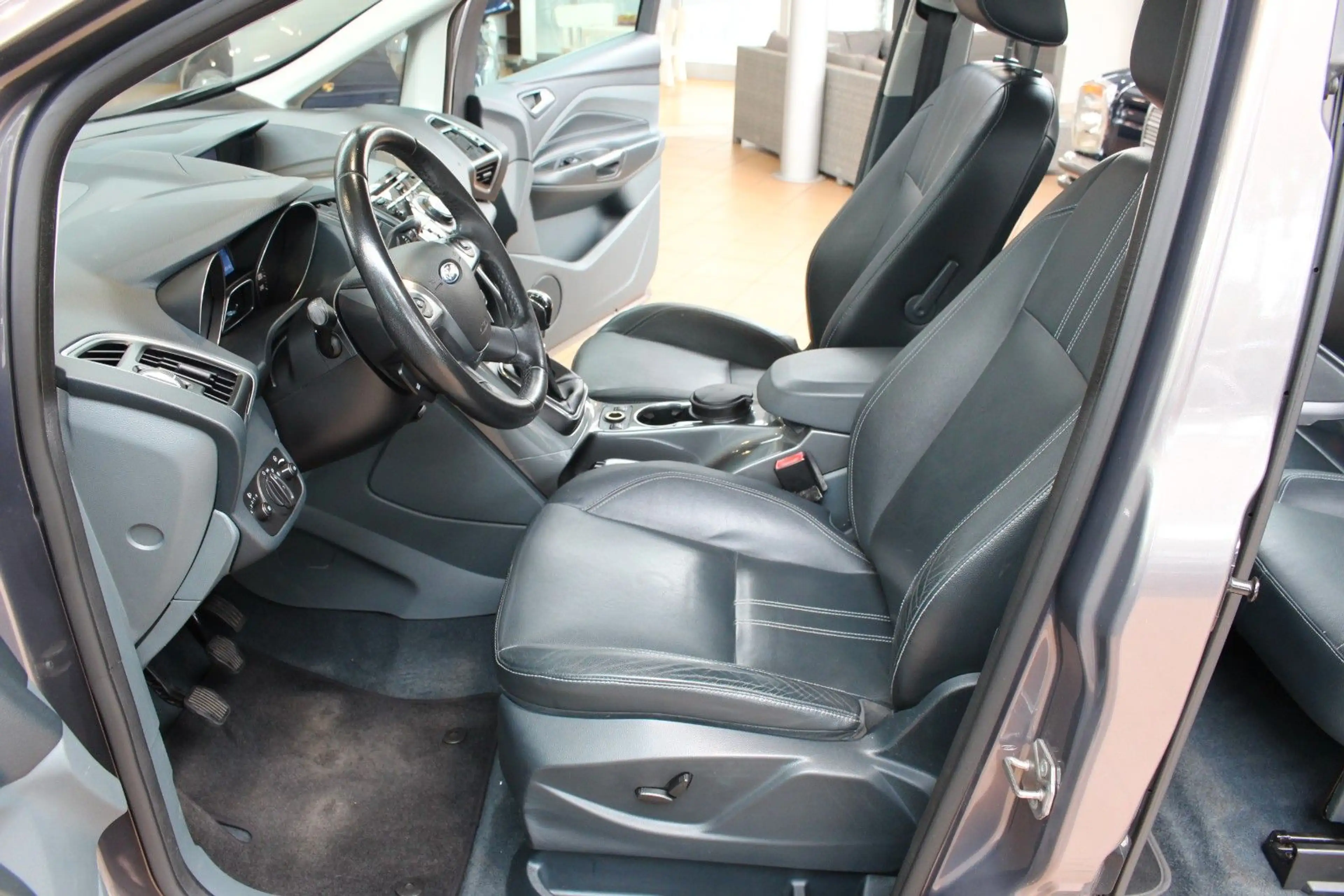 Ford Grand C-Max Grand C-MAX Titanium+Cam+PDC+AHK+SHZ — photo 10