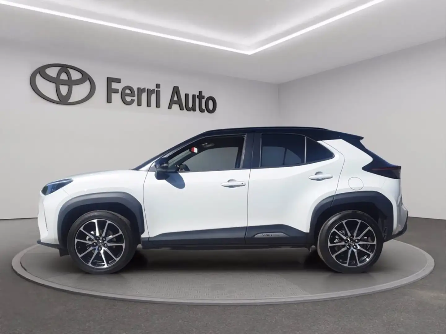 Toyota Yaris Cross 1.5h gr sport fwd 130cv e-cvt Negru - 2