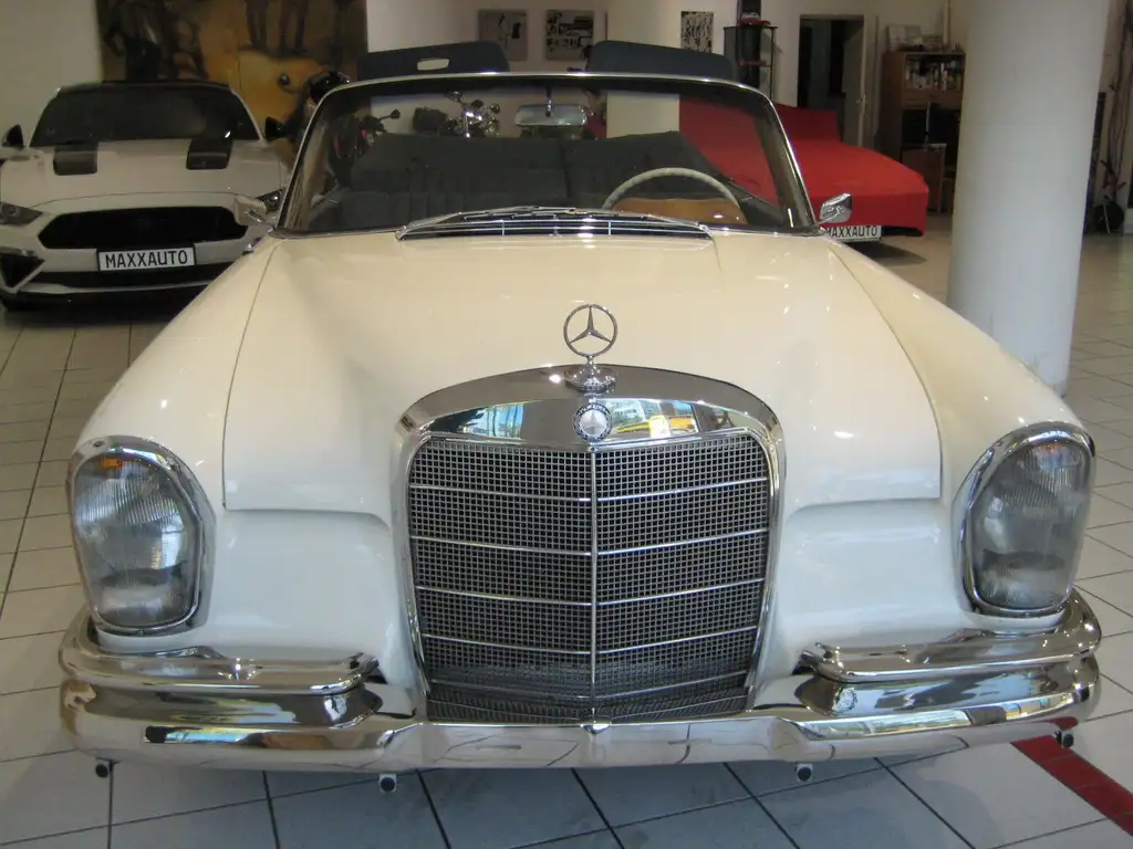Mercedes-Benz 220 1965 из Европы — купить под ключ