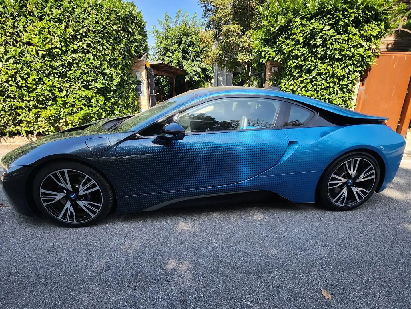 BMW i8 i8 Coupe CROSSFADE 1 OF 10 Blu/Azzurro - 1