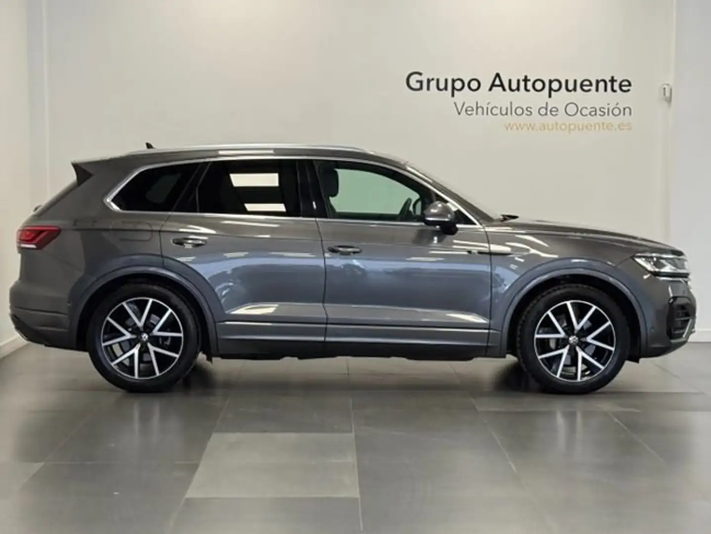 Volkswagen Touareg 3.0TDI V6 Premium Tiptronic Elegance 4M 210kW Gris - 2