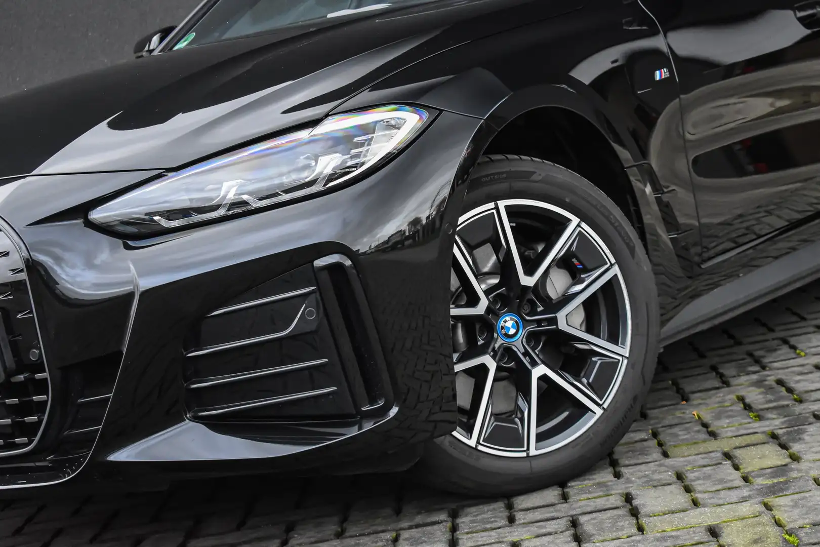 BMW i4 eDrive35 M-Sport Pack Siyah - 2