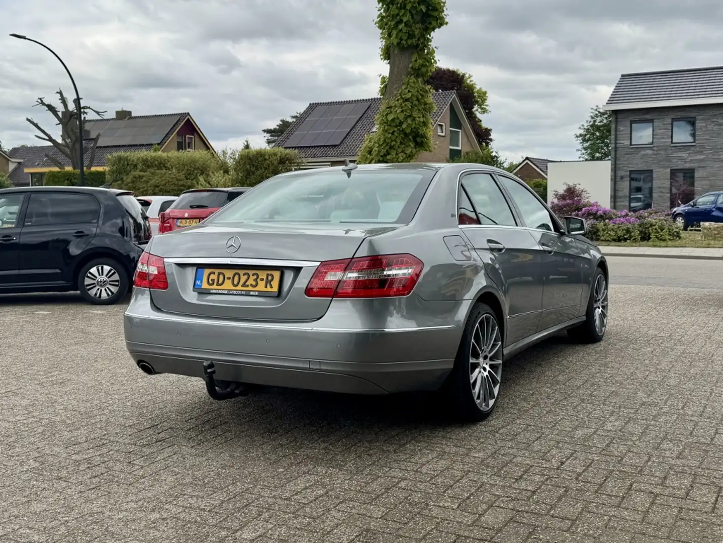 Mercedes-Benz E 250 CGI Elegance Automaat Navi Trekhaak Gris - 2