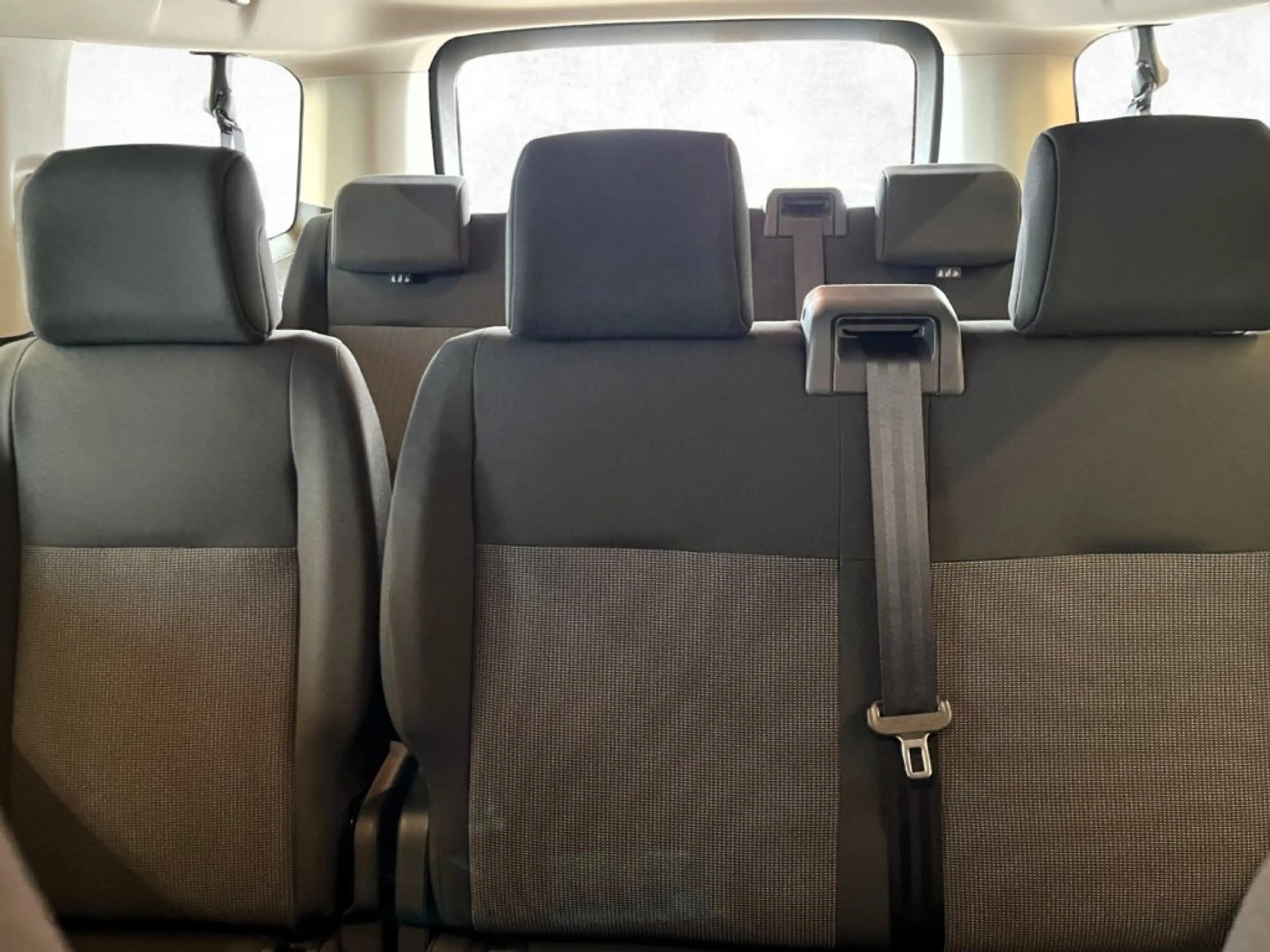 Opel Vivaro Kombi XL HDI 180 AT8 9-Sitzer — photo 13