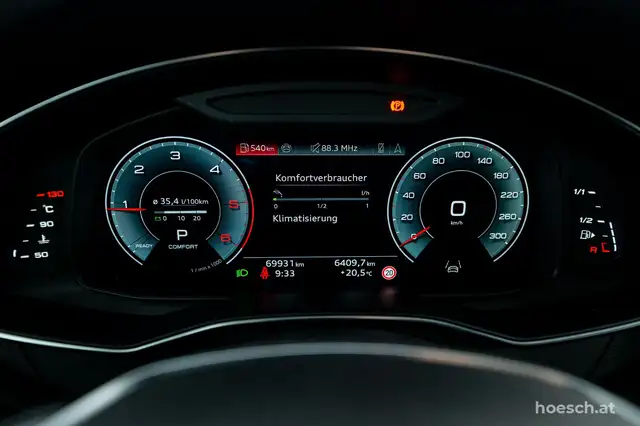 Audi A6 view 11