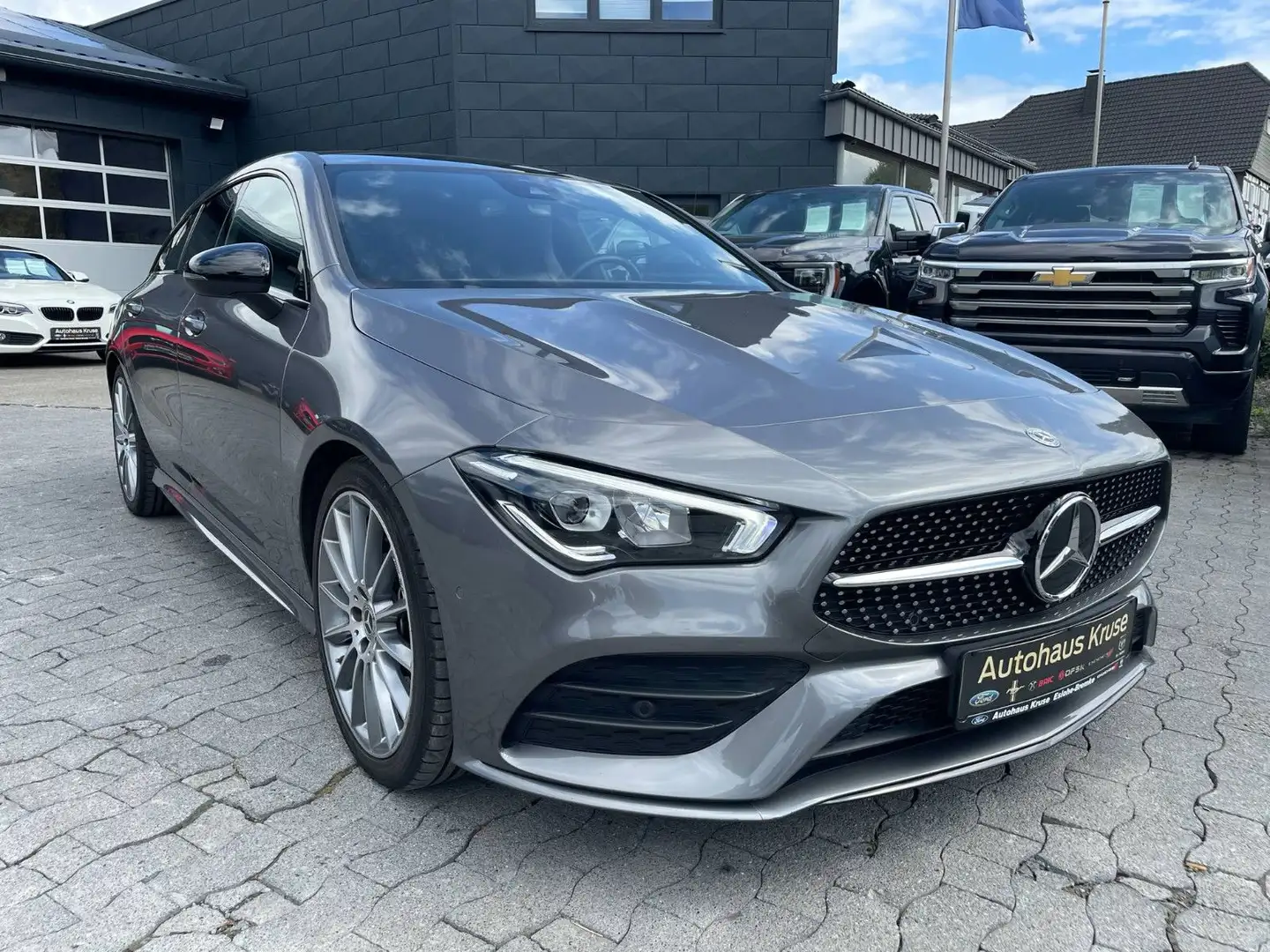 Mercedes-Benz CLA 200 Shooting Brake AMG Line NightP. +AHK+Pan Gris - 1