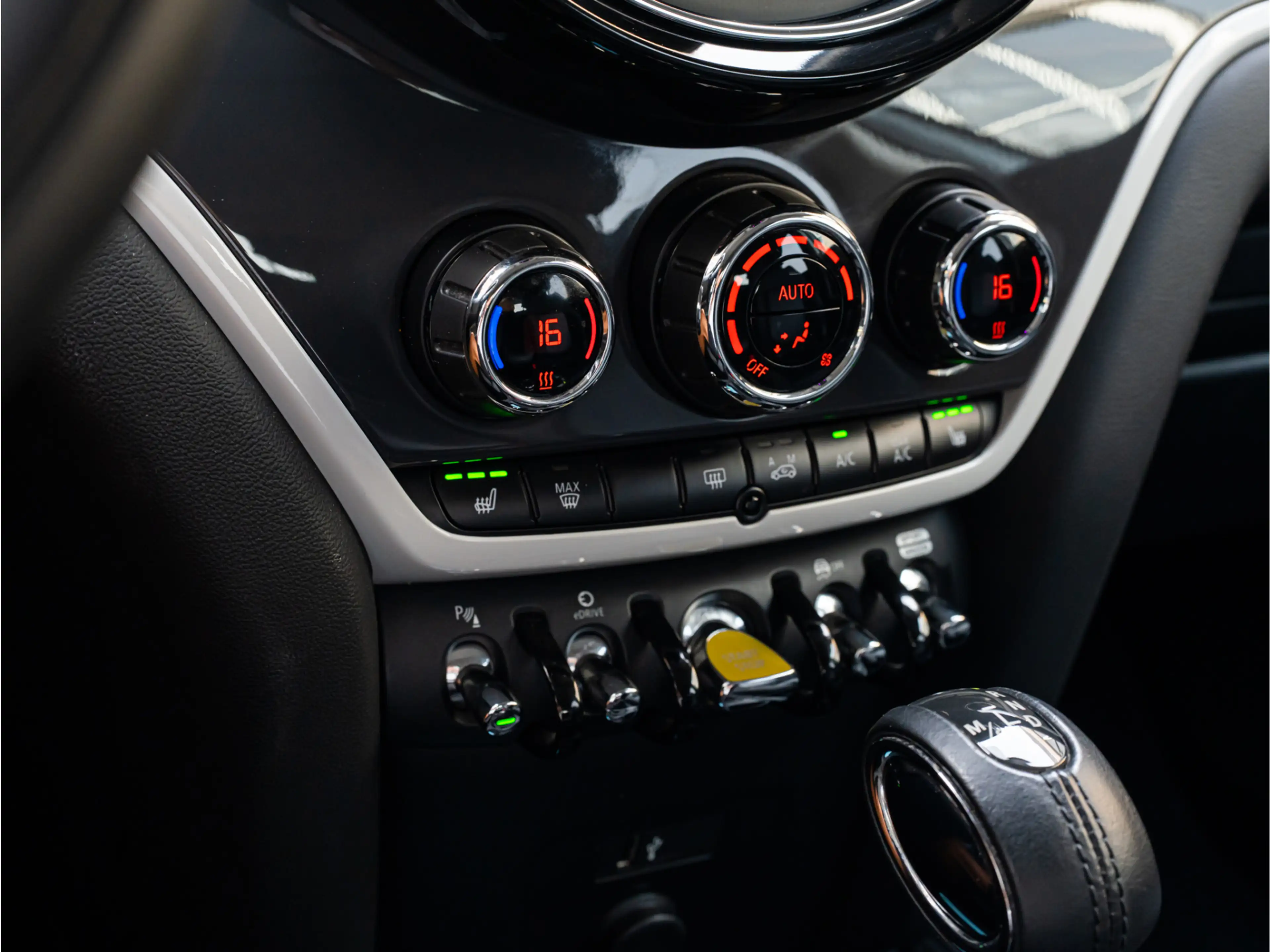 MINI Cooper SE Countryman 1.5 ALL4 Chili 18 INCH LED ADAP CRUISE STOELVERW — photo 9