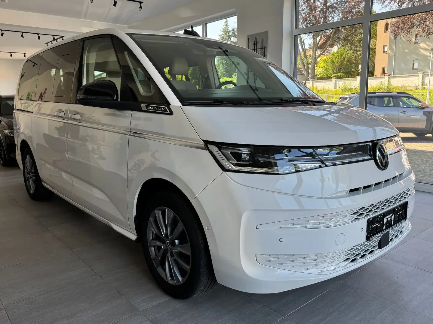 Volkswagen T7 Multivan Style Lang AHK / Standheizung / Navi Weiß - 1