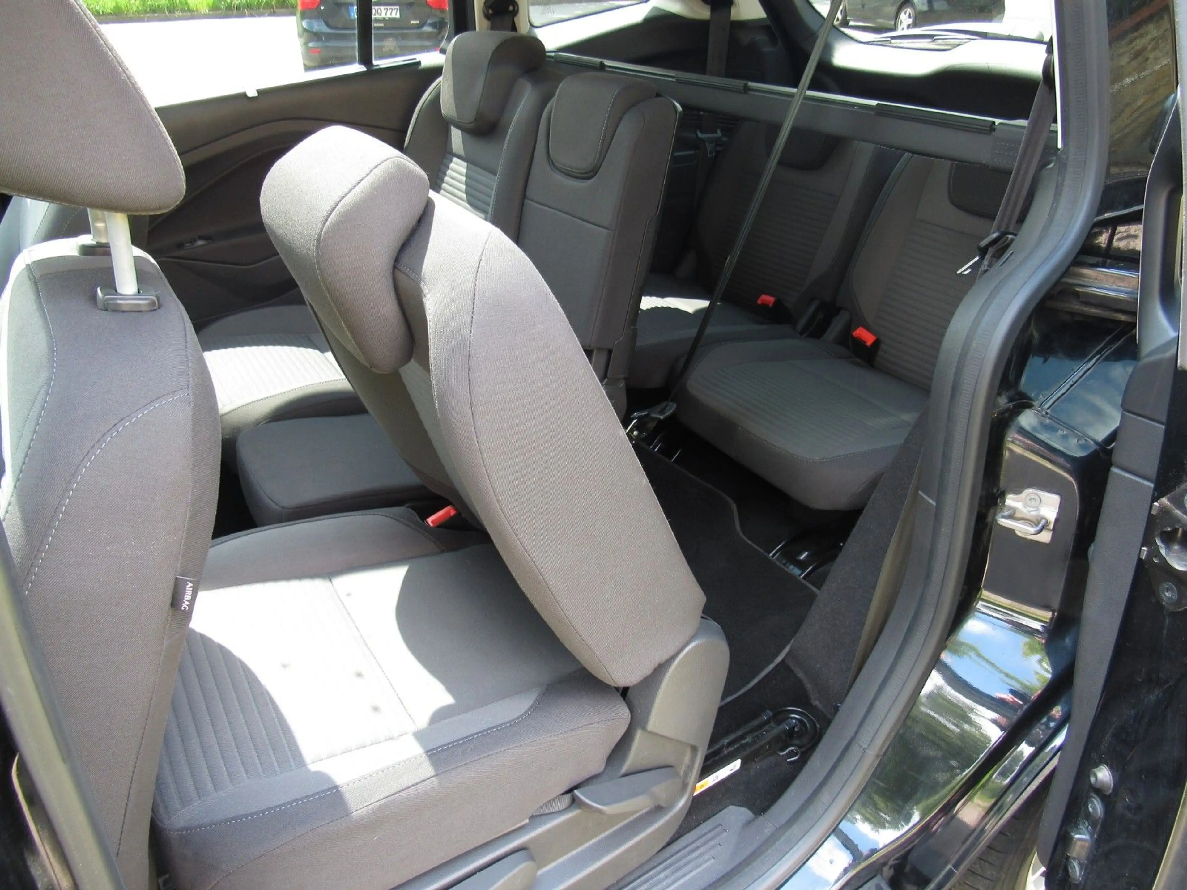 Ford Grand C-Max Titanium*Pano*Navi*7 Sitze*Keyless* — photo 8