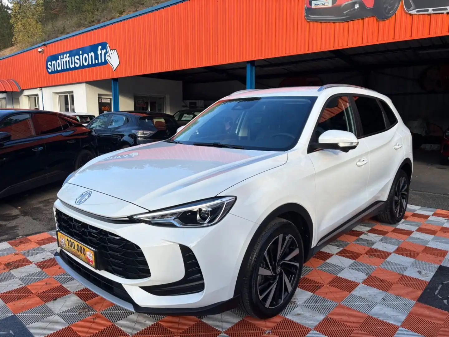 MG ZS 1.5 HYBRID+ 197 LUXURY 1°Main Blanc - 1