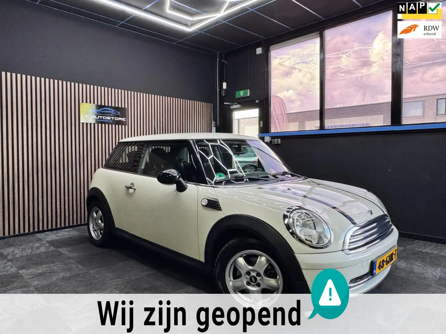MINI One Mini 1.4 Pepper Airco lm velgen Zeer nette auto!!! Blanco - 1