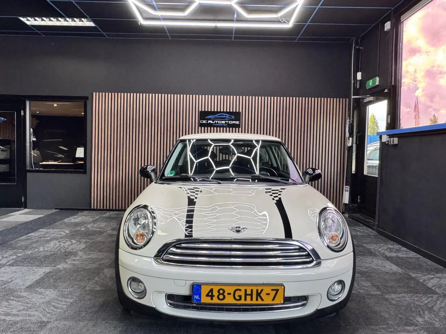 MINI One Mini 1.4 Pepper Airco lm velgen Zeer nette auto!!! Wit - 2