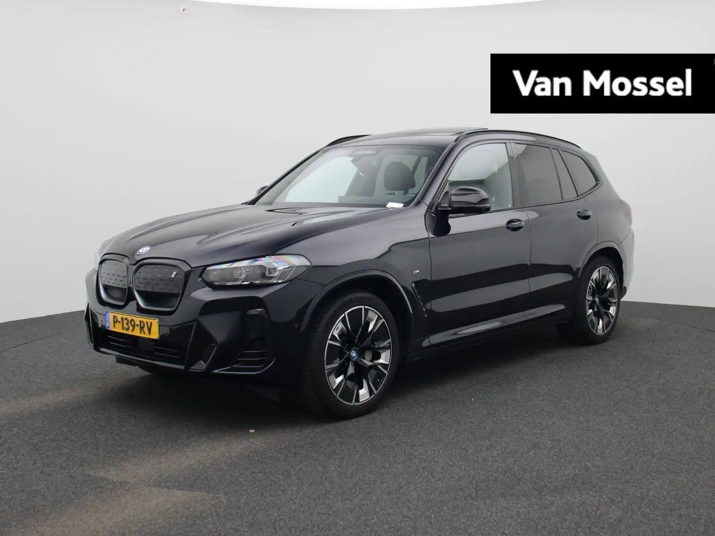 BMW iX3 High Executive 80 kWh Aut. | M-pakket | Panoramada Zwart - 1