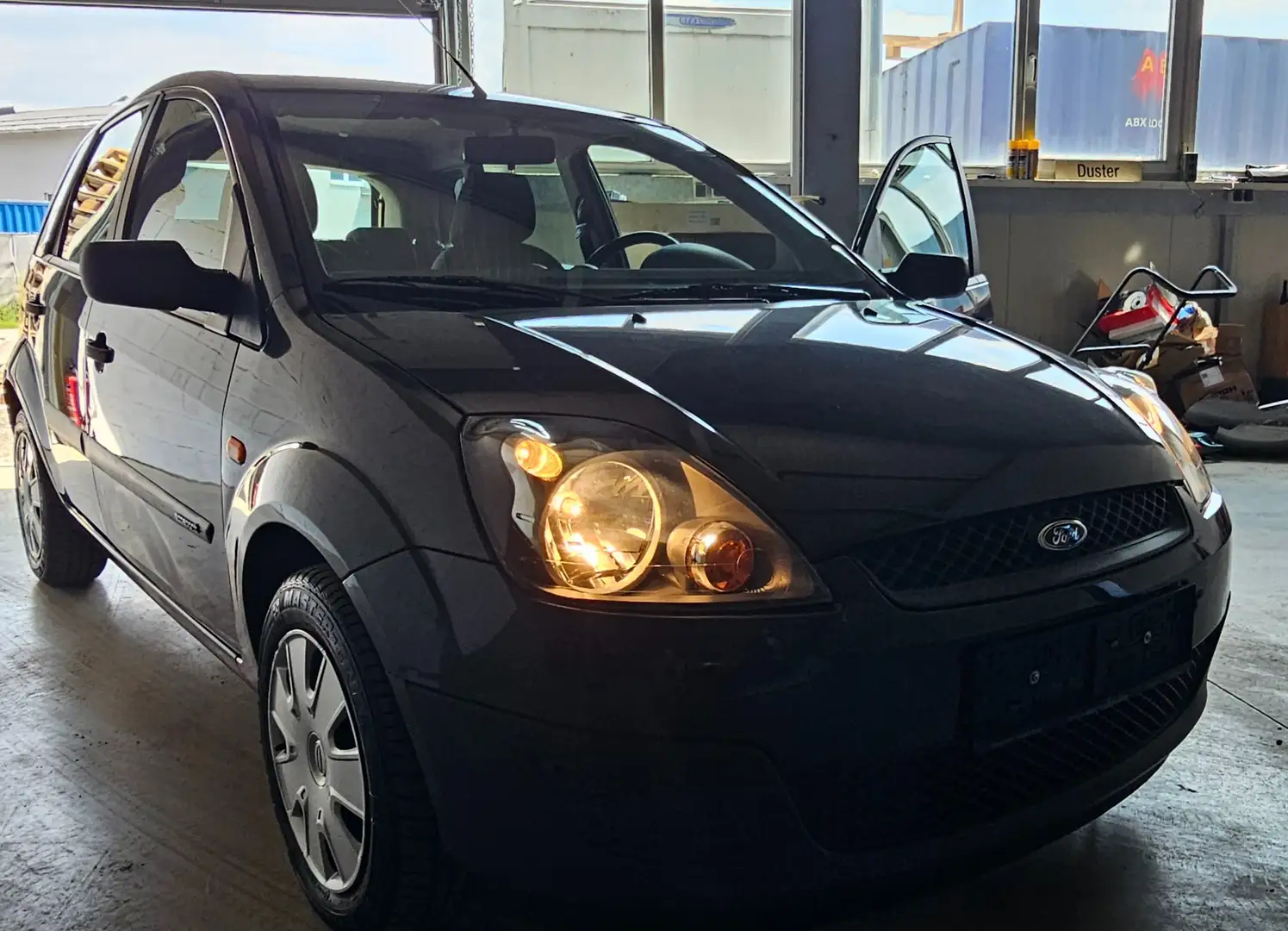 Ford Fiesta Ambiente Grau - 2