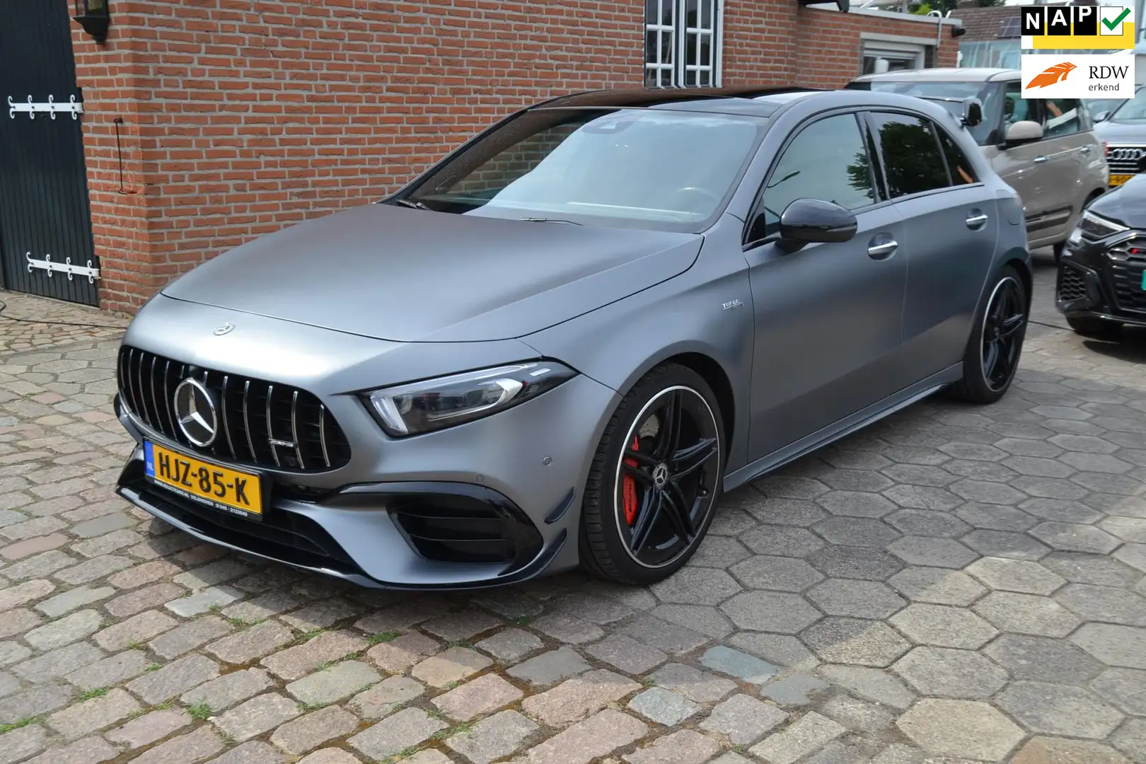 Mercedes-Benz A 45 AMG S 4MATIC+ Premium Plus - Schaalstoelen - Panoramad Grijs - 1
