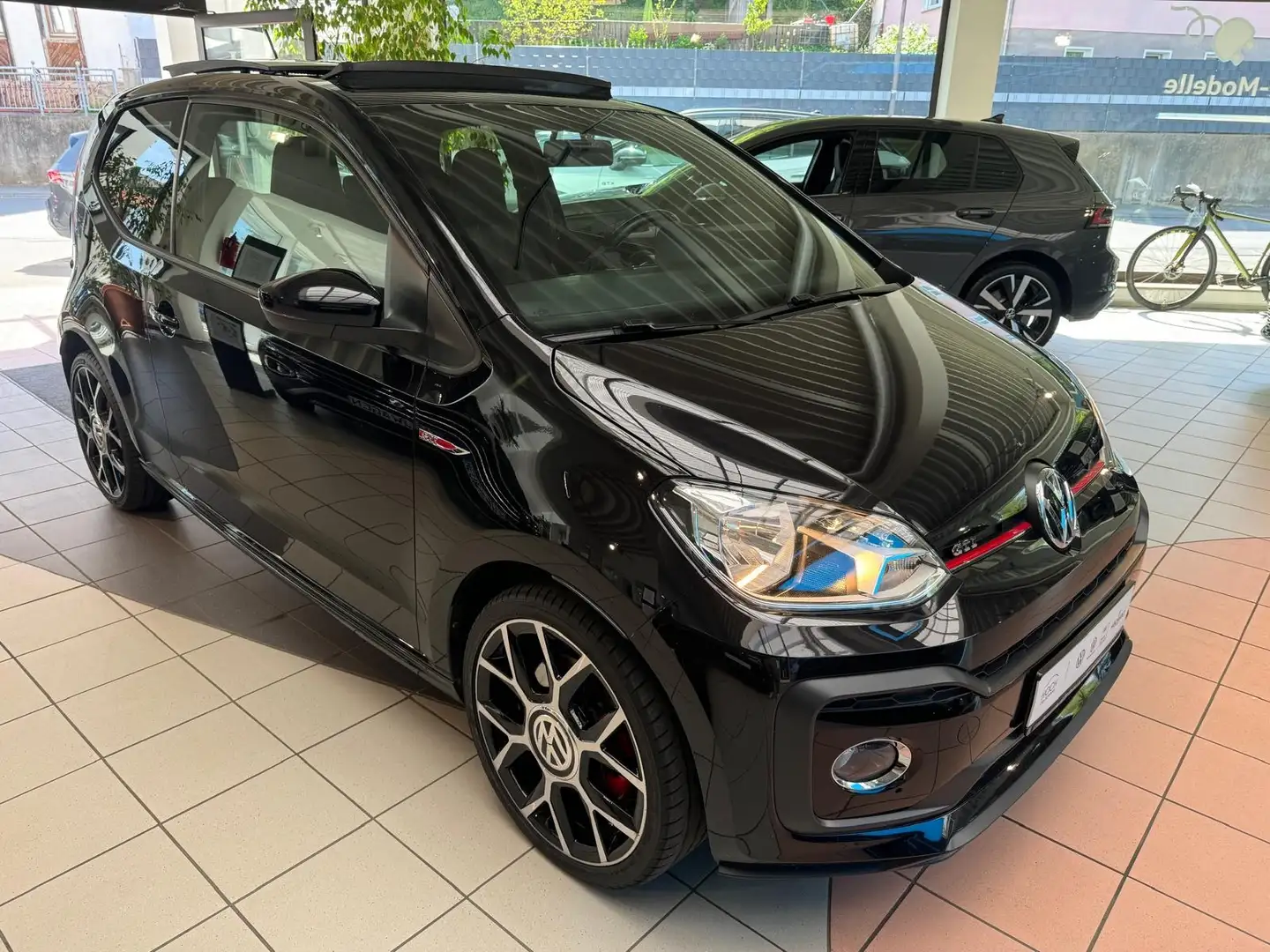 Volkswagen up! 1.0 TSI GTI+Schiebedach+ESP Soundsystem plus Schwarz - 2