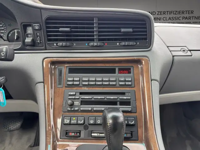 BMW 8 Series view 25