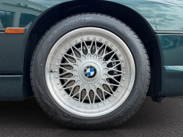 BMW 8 Series view 12