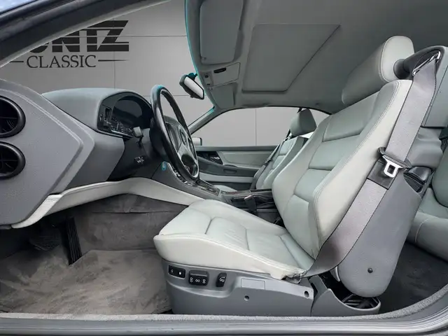 BMW 8 Series view 18