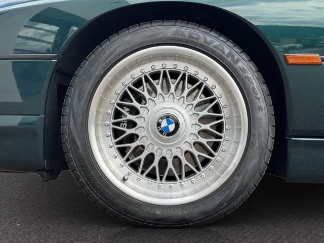 BMW 8 Series view 9