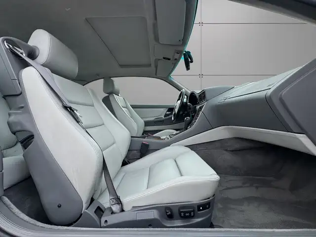 BMW 8 Series view 26