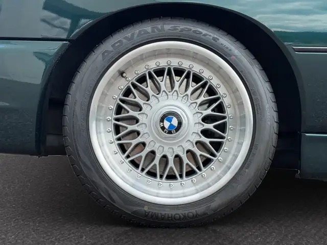 BMW 8 Series view 11