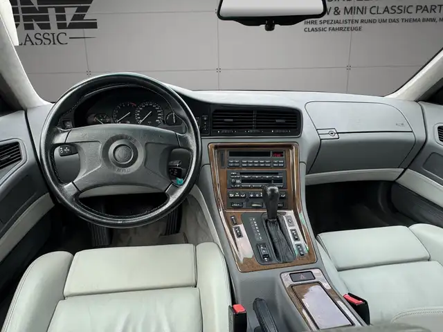 BMW 8 Series view 23