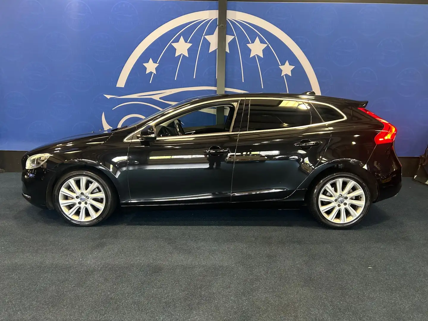 Volvo V40 Cross Country 2.0 D3 / 150-PK / INSCRIPTION - SUMMUM Zwart - 2