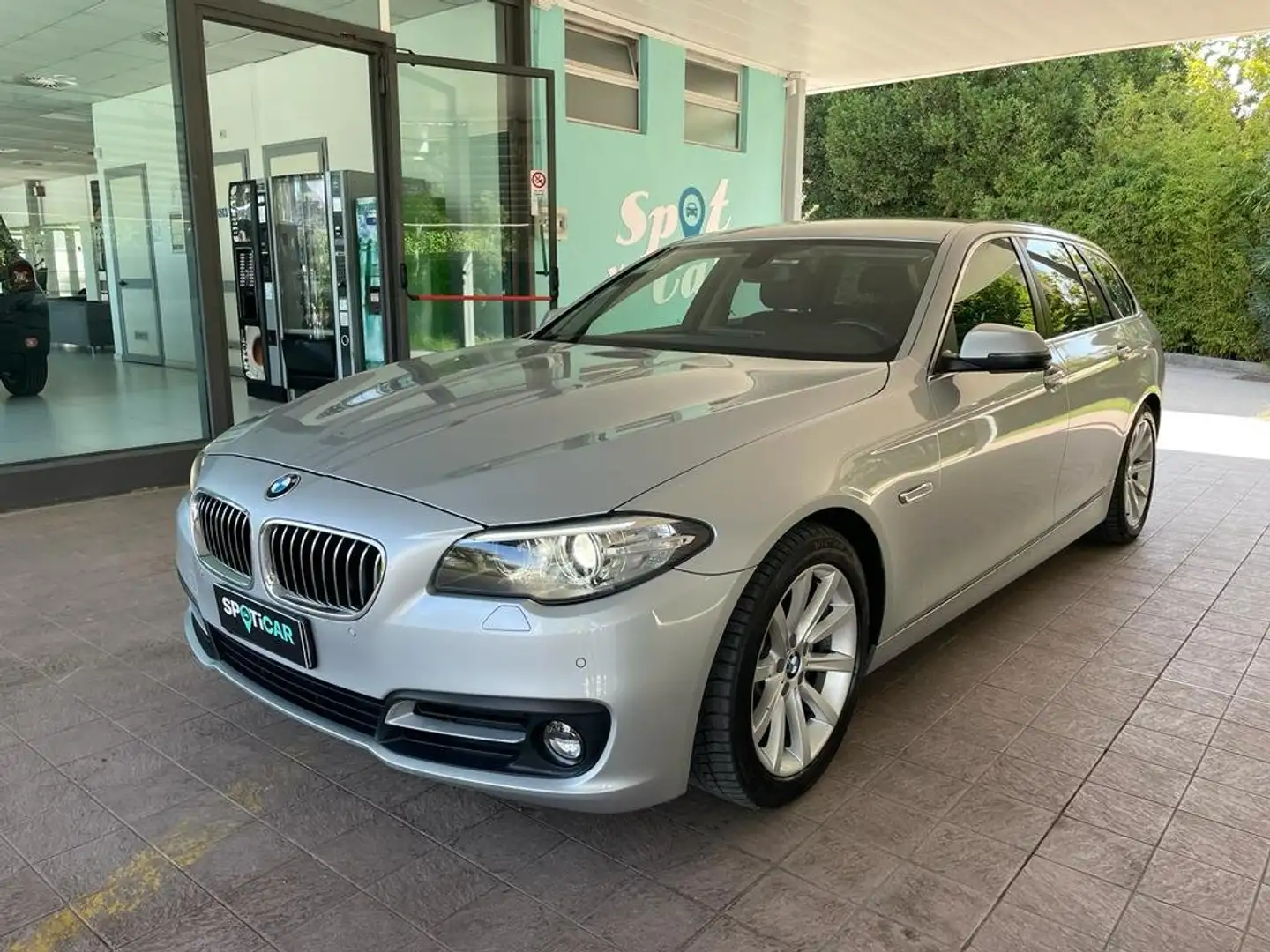 BMW 520 520d Business Aut Grey - 1
