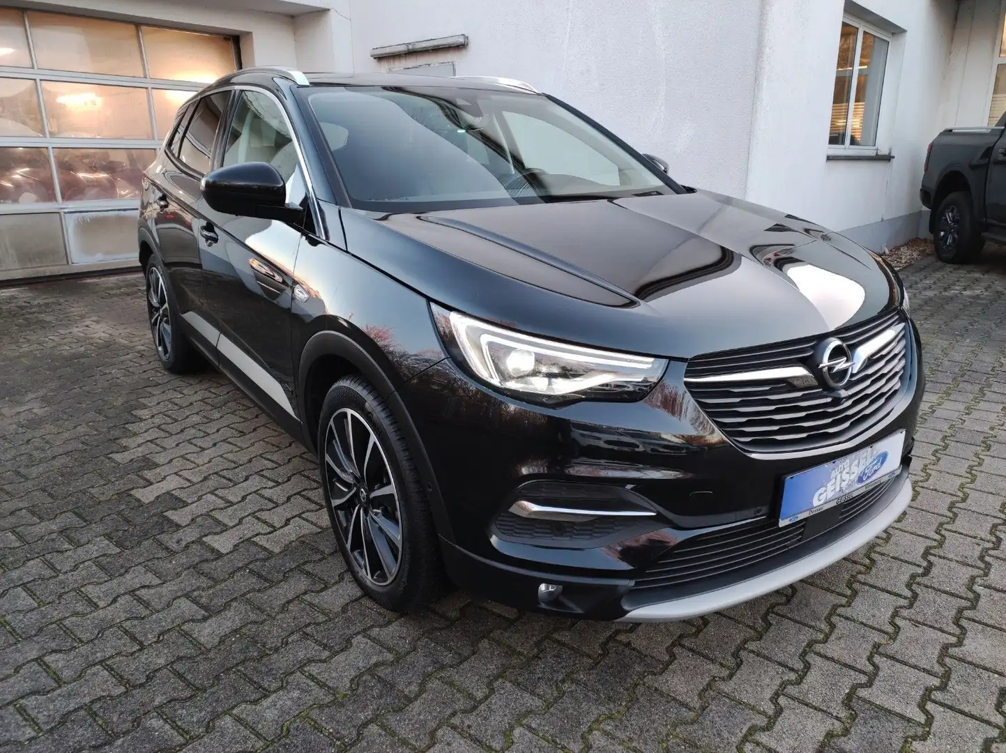 Opel Grandland X Ultimate PHEV 4x4,AHK.LED.Navi Schwarz - 2